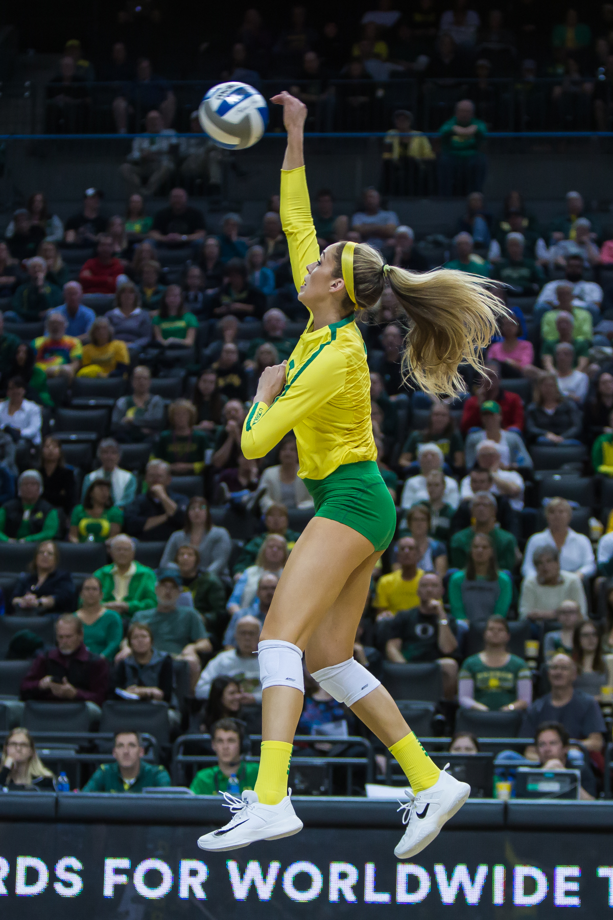 PHOTO GALLERY Oregon Ducks Volleyball vs. Colorado KVAL