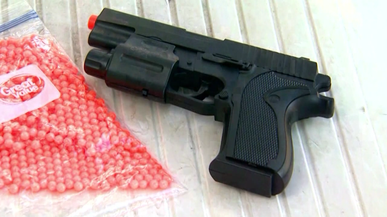 Police warn that orange tips no longer mean "toy gun" WSYX