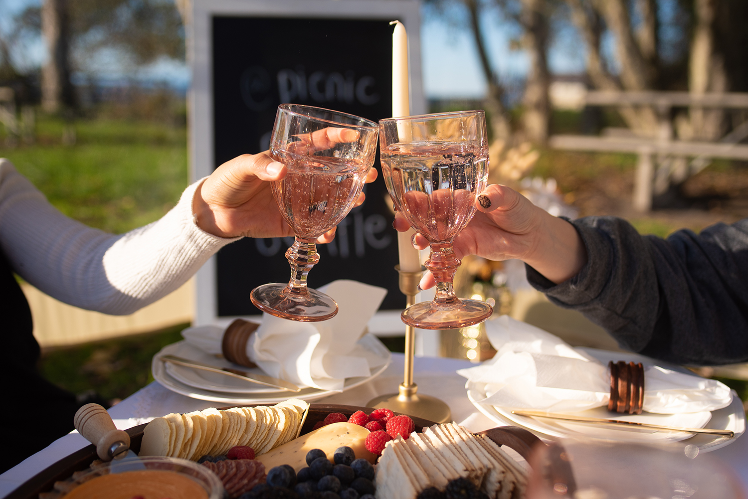 Photos Luxury popup picnics for date nights, anniversaries, birthdays