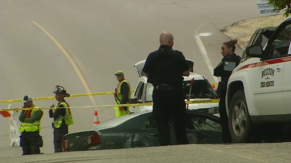 Crash closes Main Street in Buxton WGME