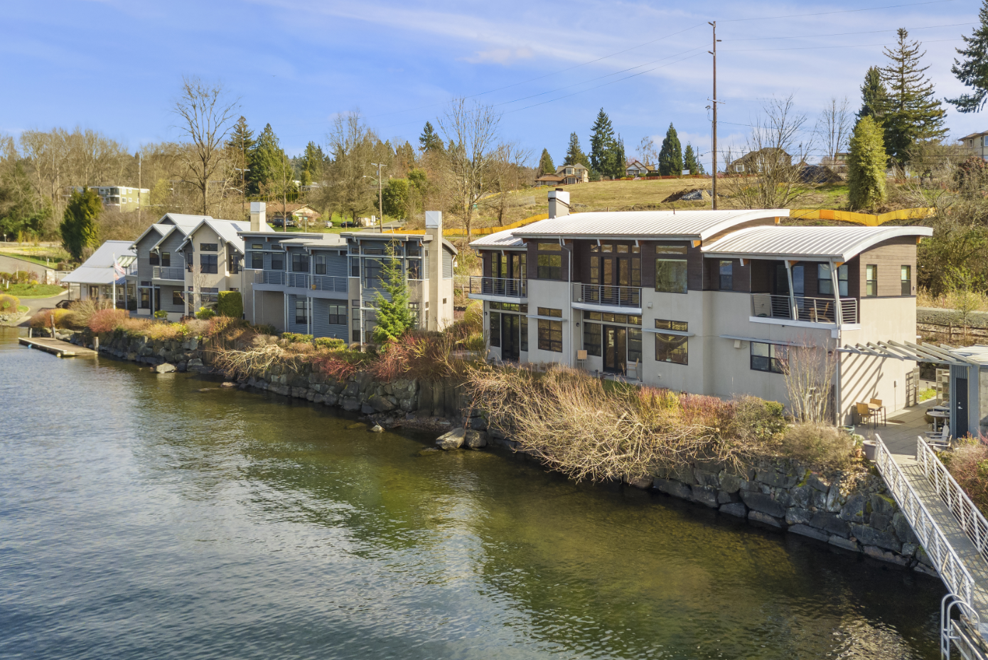 Lake WA compound Eagle Cove drops 3.5 million in asking price