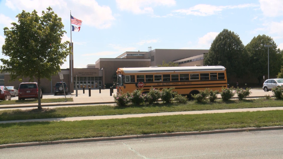 west-des-moines-school-district-weighing-return-to-learn-options-kdsm